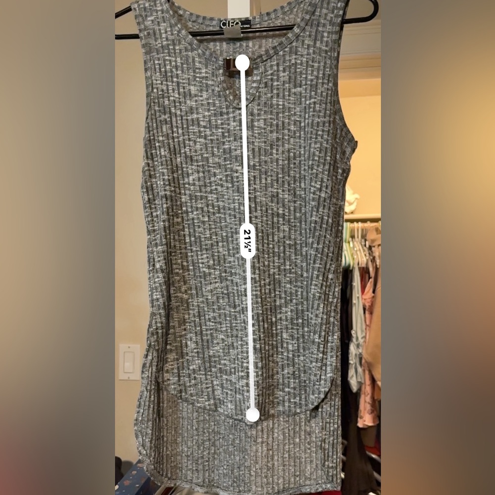 Gray Ribbed Key Hole Tank - Picture 3 of 9